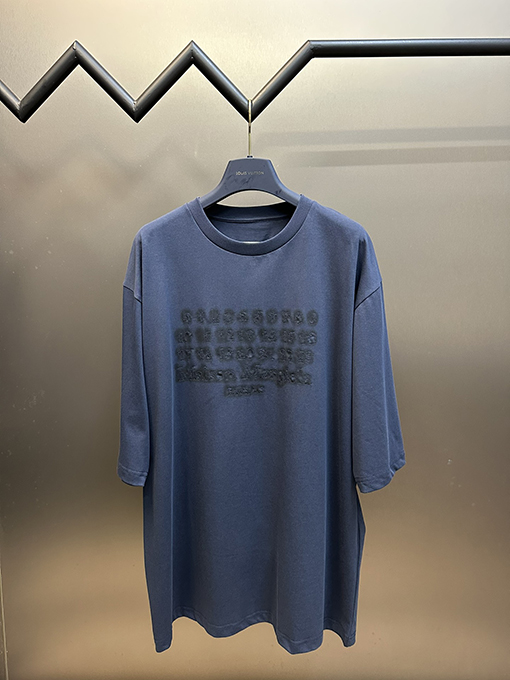 マルタンマルジェラ 暗い刺繍スローガン半袖Tシャツ