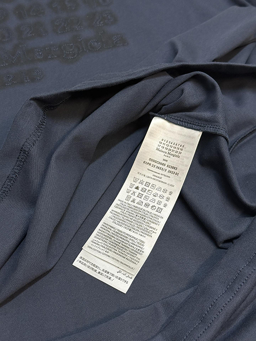 マルタンマルジェラ   暗い刺繍スローガン半袖Tシャツ