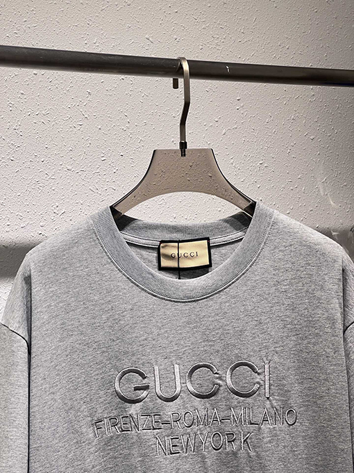 グッチ   クラシックなアルファベットロゴ刺繍半袖Tシャツ