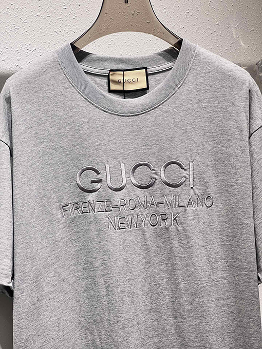 グッチ   クラシックなアルファベットロゴ刺繍半袖Tシャツ