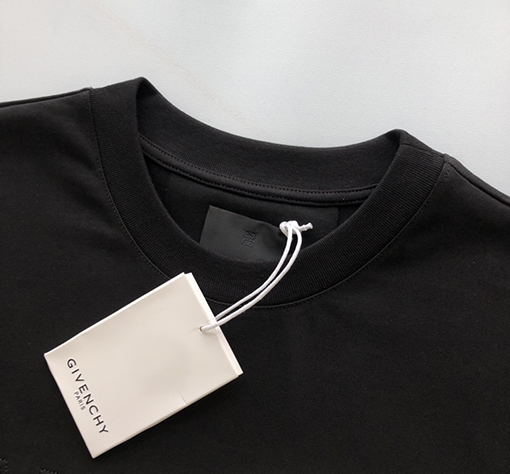 ジバンシイ 新しいアルファベットロゴ半袖Tシャツ