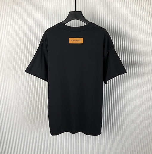 ルイヴィトンコピー  新しい発泡文字ロゴ半袖Tシャツ
