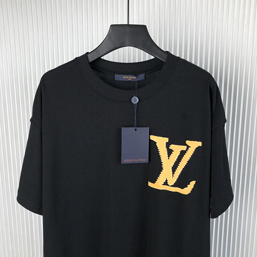 ルイヴィトンコピー  新しい発泡文字ロゴ半袖Tシャツ