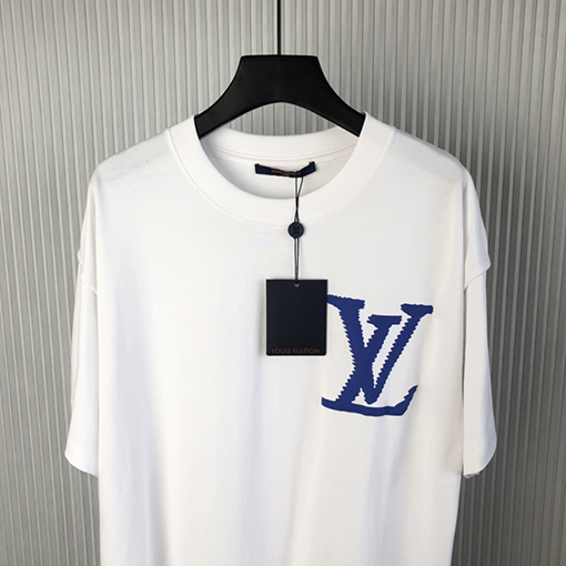 ルイヴィトンコピー  新しい発泡文字ロゴ半袖Tシャツ