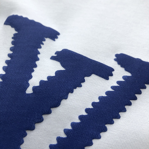 ルイヴィトンコピー  新しい発泡文字ロゴ半袖Tシャツ