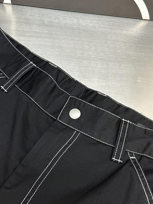 プラダスーパーコピー  三角マークのワークパンツ