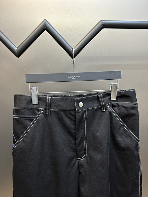 プラダスーパーコピー  三角マークのワークパンツ