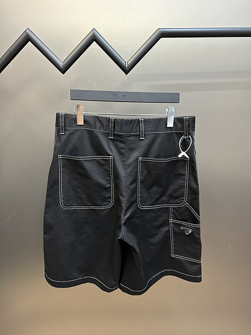 プラダスーパーコピー  三角マークのワークパンツ