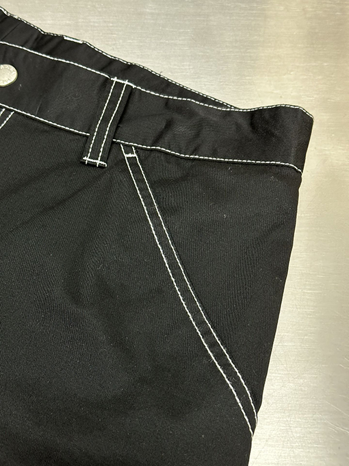 プラダスーパーコピー  三角マークのワークパンツ