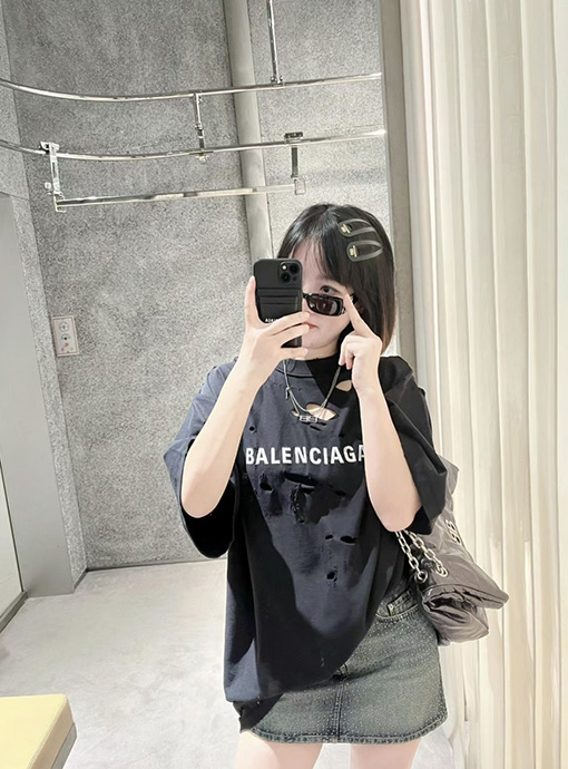 バレンシアガスーパーコピー 鏡面ファッション刺繍ロゴ破壊半袖Tシャツ