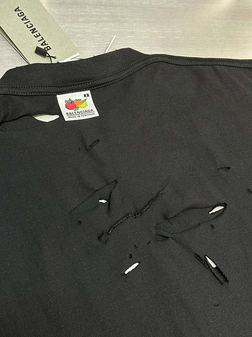 バレンシアガスーパーコピー 鏡面ファッション刺繍ロゴ破壊半袖Tシャツ