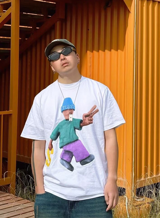 ステューシー  平和と繁栄の漫画のキャラクター半袖Tシャツ