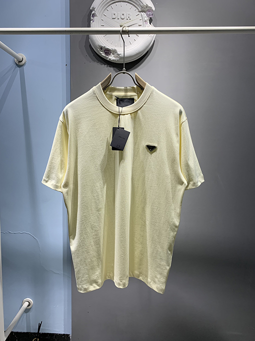 プラダ 半袖 Tシャツ コピー PRADA ホワイト カラー 三角 ロゴ プレート シンプル