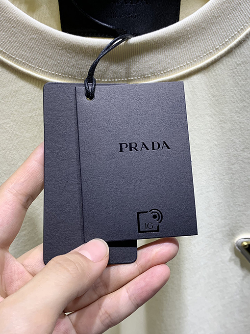 プラダ 半袖 Tシャツ コピー PRADA ホワイト カラー 三角 ロゴ プレート シンプル