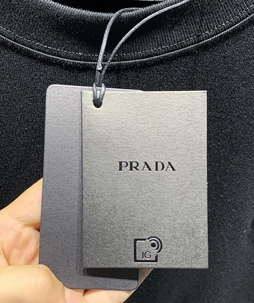 プラダ 半袖 Tシャツ コピー PRADA ホワイト カラー 三角 ロゴ プレート シンプル