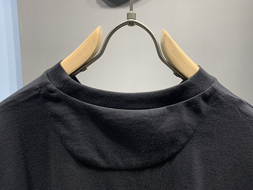 プラダ 半袖 Tシャツ コピー PRADA ホワイト カラー 三角 ロゴ プレート シンプル