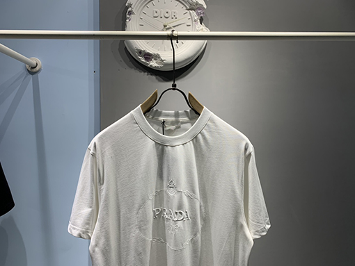 プラダ 新しいサヴォイノット刺繍半袖Tシャツ