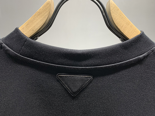 プラダ 新しいサヴォイノット刺繍半袖Tシャツ