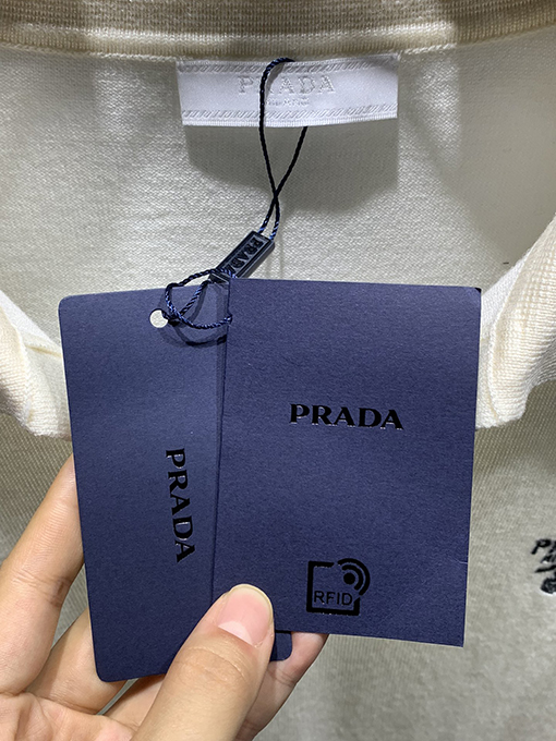 プラダ 新しいシルクと綿のブレンド、バックルレスポロシャツ