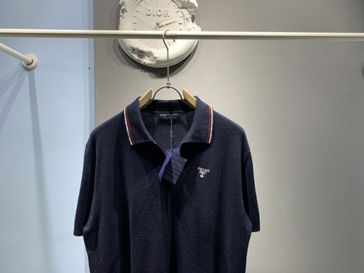 プラダ 新しいシルクと綿のブレンド、バックルレスポロシャツ