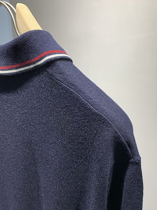 プラダ 新しいシルクと綿のブレンド、バックルレスポロシャツ