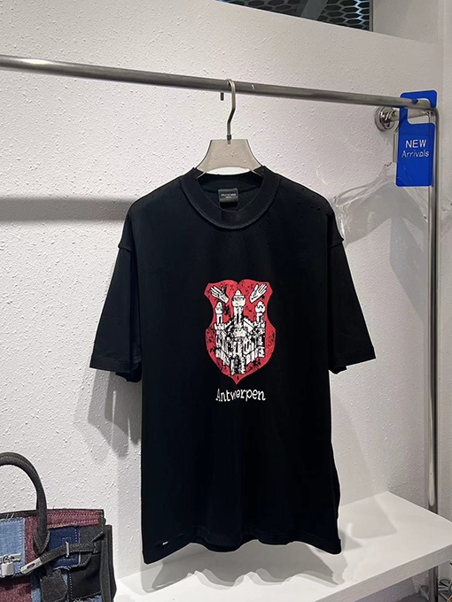 バレンシアガコピー プリントの中で仕事の外で摩耗して古い半袖Tシャツを作る