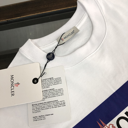 モンクレール 新しい胸の文字がプリントされた半袖Tシャツ