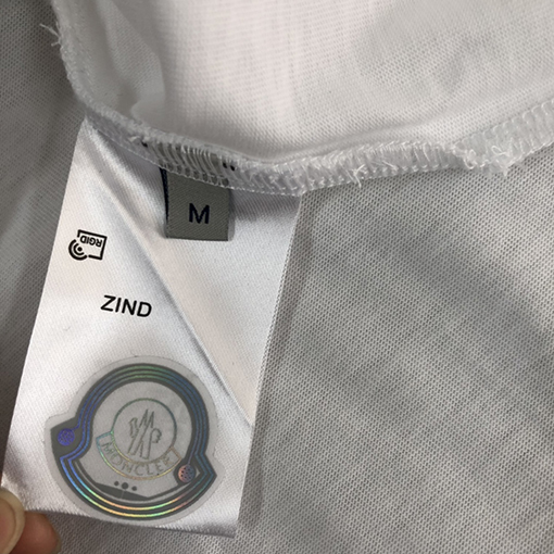 モンクレール 新しい胸の文字がプリントされた半袖Tシャツ