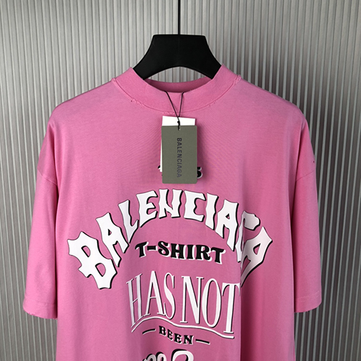 バレンシアガ 新作 終わっていない半袖Tシャツ