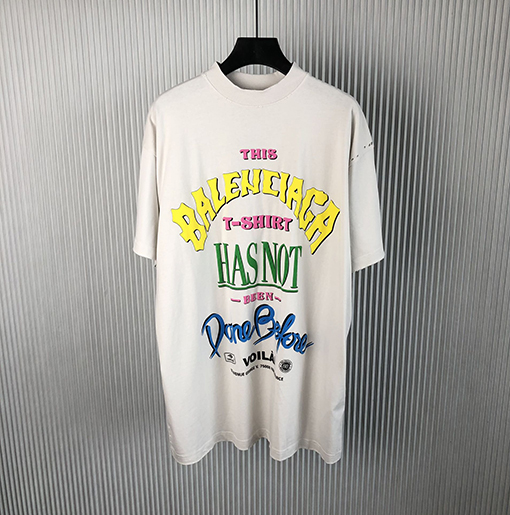 バレンシアガ 新作 終わっていない半袖Tシャツ