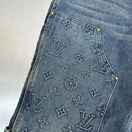 ルイヴィトン エンボス加工ジーンズ