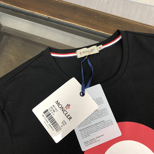 モンクレール  新しい半袖Tシャツ