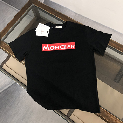 モンクレール 胸の文字がプリントされた半袖Tシャツ