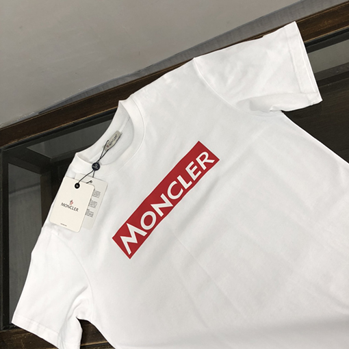 モンクレール 胸の文字がプリントされた半袖Tシャツ