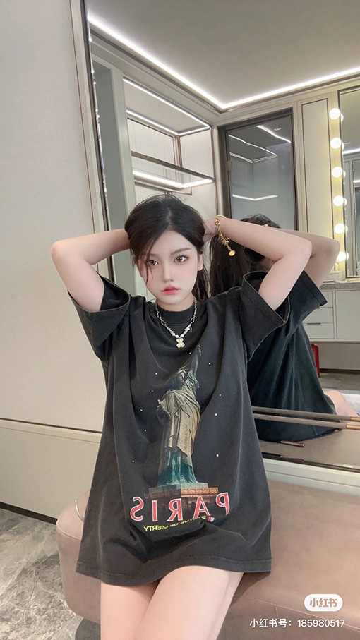 バレンシアガ  ショーモデルの プリント半袖Tシャツ