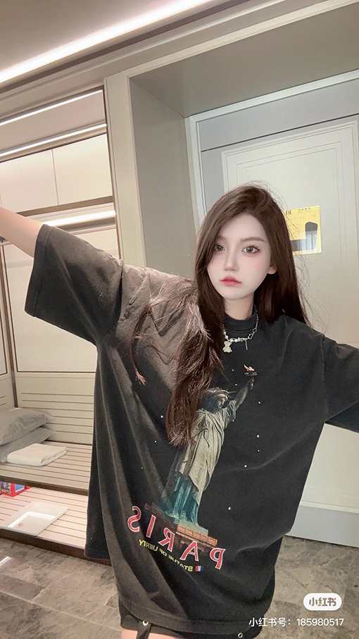バレンシアガ  ショーモデルの プリント半袖Tシャツ