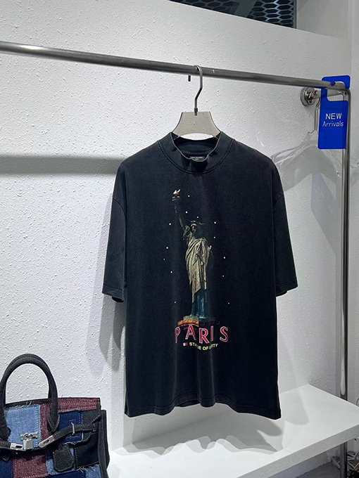 バレンシアガ  ショーモデルの プリント半袖Tシャツ