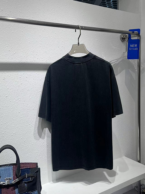 バレンシアガ  ショーモデルの プリント半袖Tシャツ