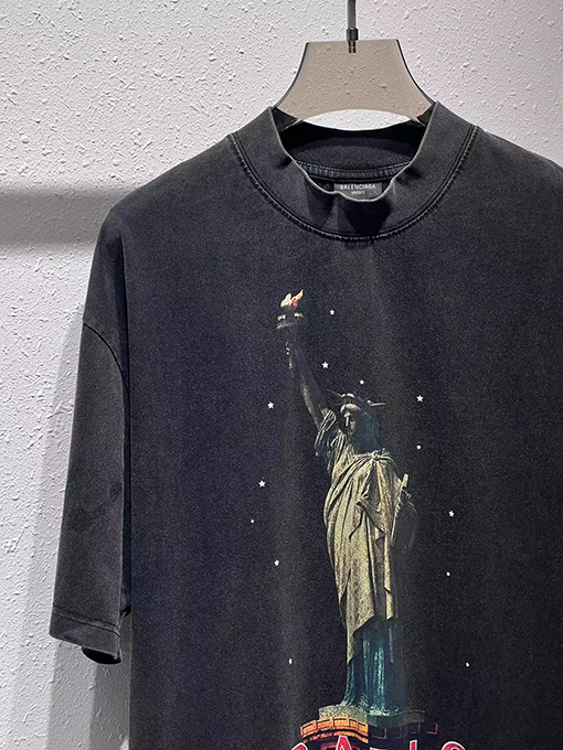 バレンシアガ  ショーモデルの プリント半袖Tシャツ