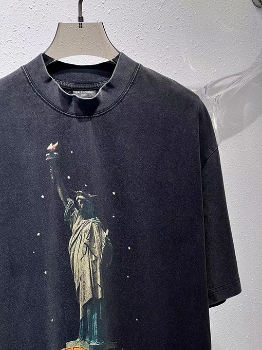 バレンシアガ  ショーモデルの プリント半袖Tシャツ