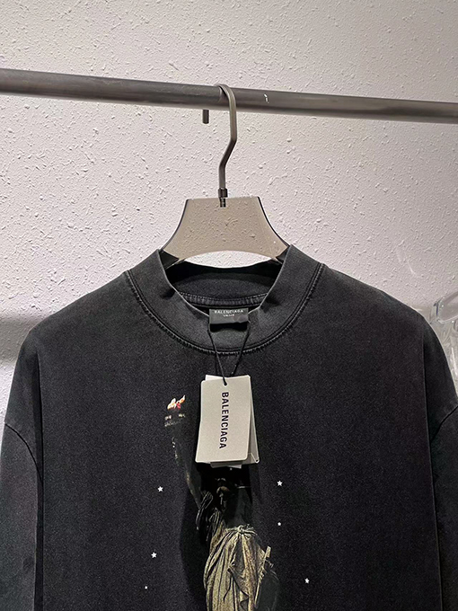 バレンシアガ  ショーモデルの プリント半袖Tシャツ