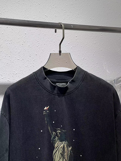 バレンシアガ  ショーモデルの プリント半袖Tシャツ