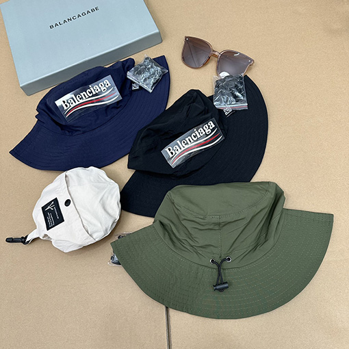 バレンシアガ  折りたたみ式で持ち運びになポケットキャップフィッシャーマンハット
