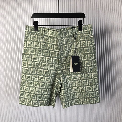 フェンディ 新しい緑のバミューダパンツ