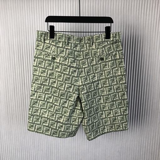 フェンディ 新しい緑のバミューダパンツ