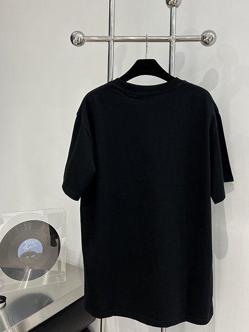 プラダ 胸に立体的な赤いゴムストリップの半袖Tシャツ