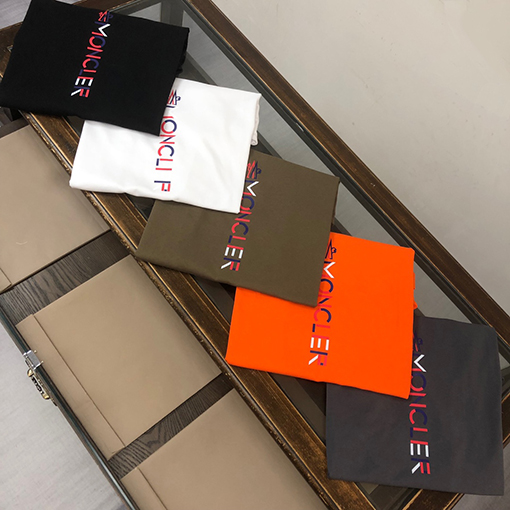 モンクレール スタイリッシュなラウンドネック半袖Tシャツ