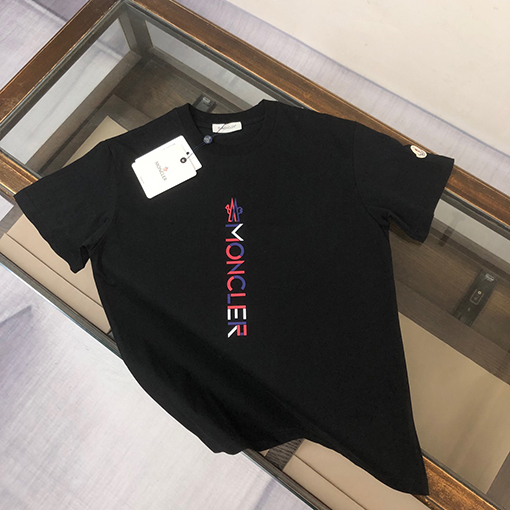 モンクレール スタイリッシュなラウンドネック半袖Tシャツ