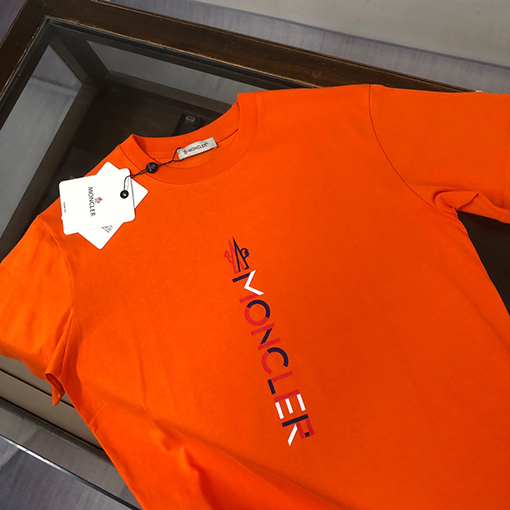 モンクレール スタイリッシュなラウンドネック半袖Tシャツ