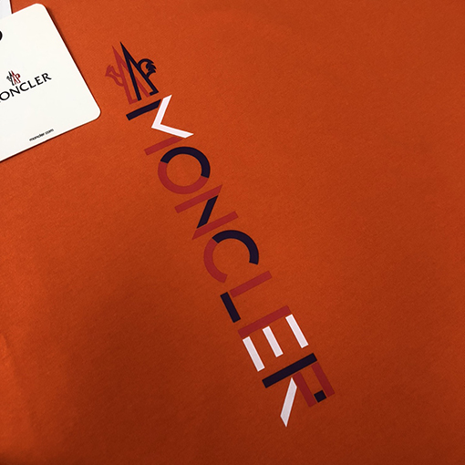 モンクレール スタイリッシュなラウンドネック半袖Tシャツ
